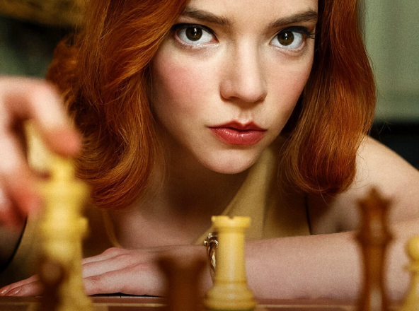 Ícone de linha de figura de rainha de xadrez peça de jogo clássico